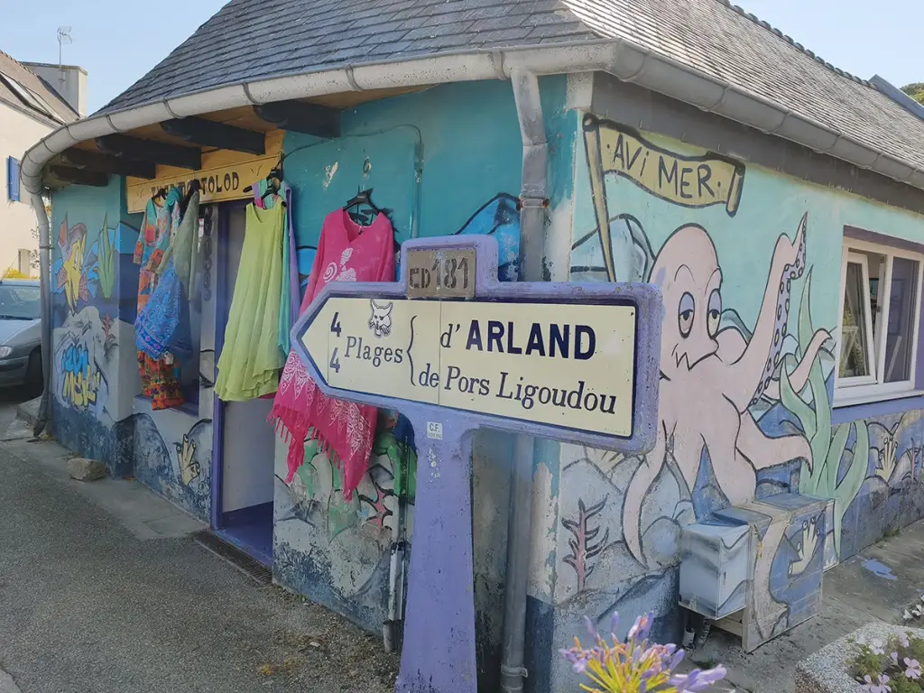 Boutique dans le bourg de Lampaul